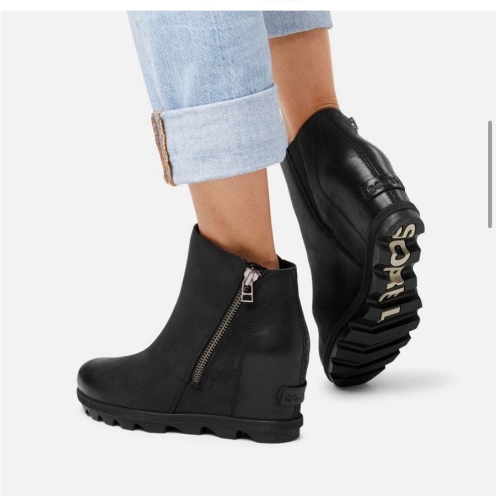 $200 EUC Sorel Joan of Artic II wedge zip black womens winter boots 9 (EU 40)